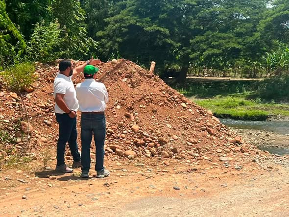Junta Distrital de Amina coordina inicio de construcción del puente sobre río Amina